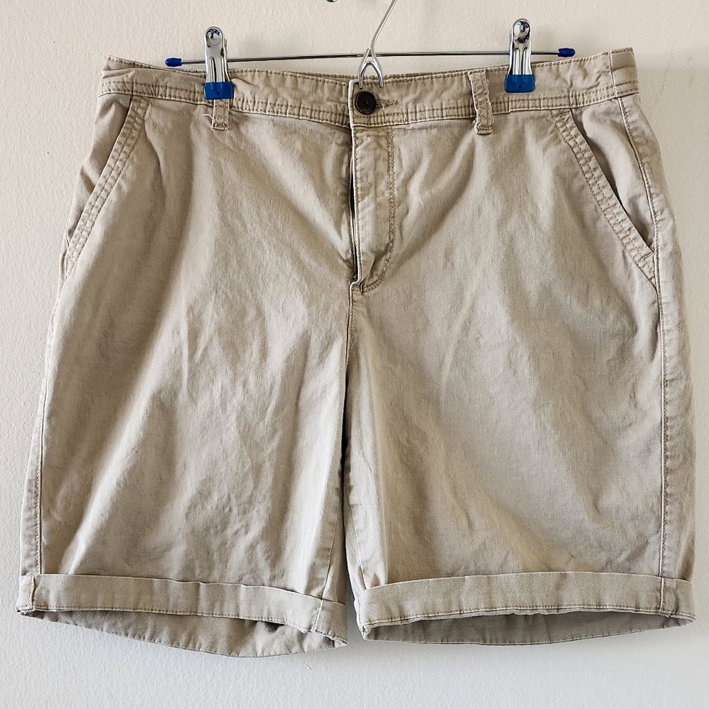 A New Day Tan Cargo Shorts with Versatile Style